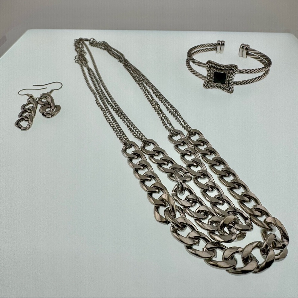 Chic Silver Link Chain Necklace Set with Bracelet with Black Accents EUC